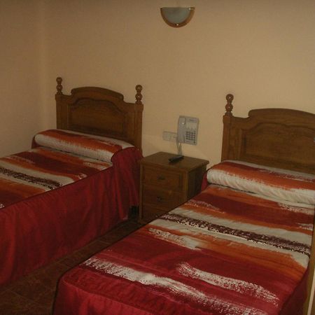 Hostal La Nava มาดริด ภายนอก รูปภาพ